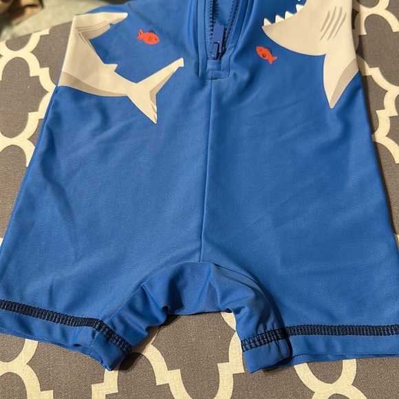 LIKE NEW OLD NAVY SWIM ONSIE. Size 6-12 M. Blue/grey. VG/EXCELLENT CONDITION. - Picture 5 of 10